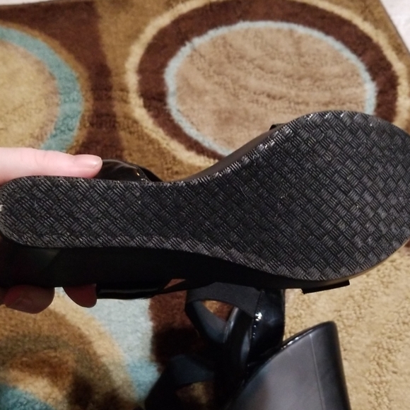 NWOT Style Charles black wedges. Size 10 - Picture 5 of 8